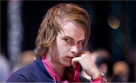 Виктор Блум отыграл 100 хэдз-ап поединков с клиентами Full Tilt Poker